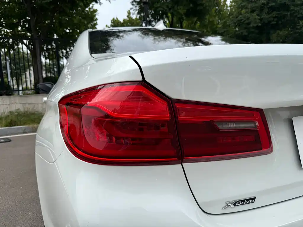 BMW 5 Series — миниатюра 24