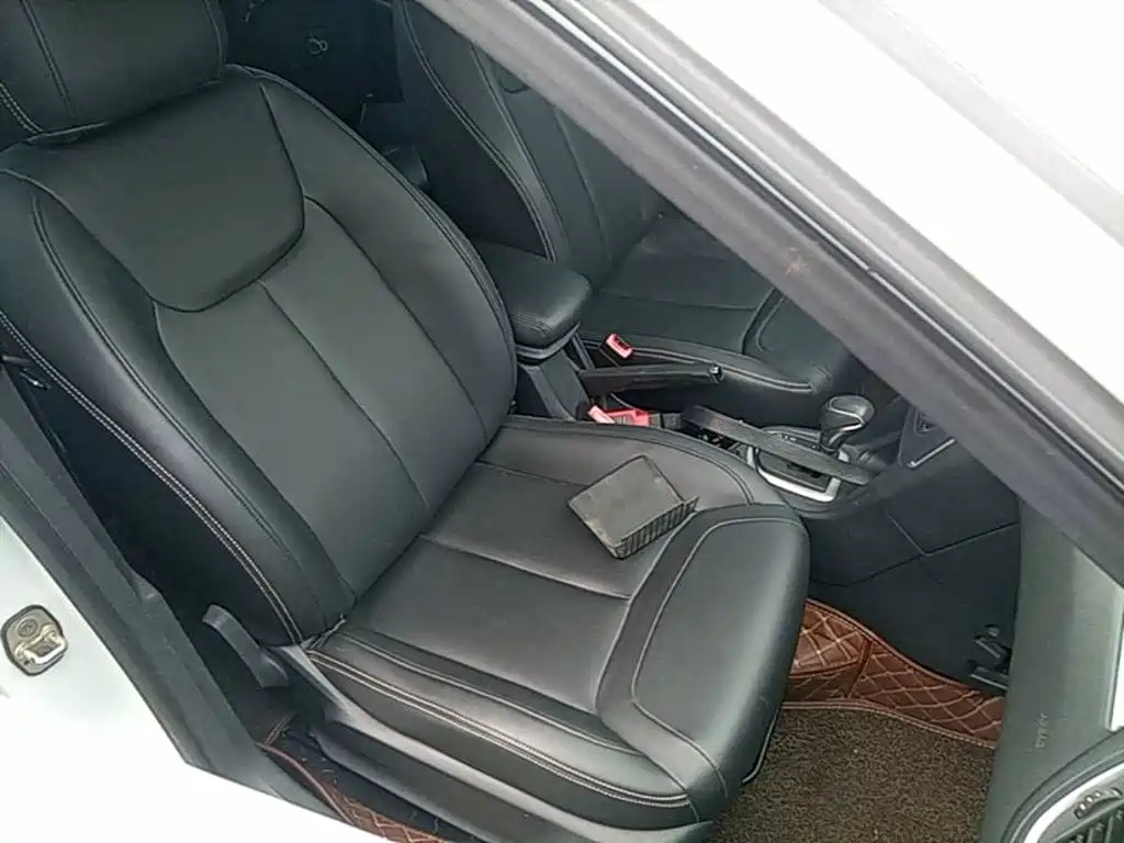 Peugeot 308 — миниатюра 25