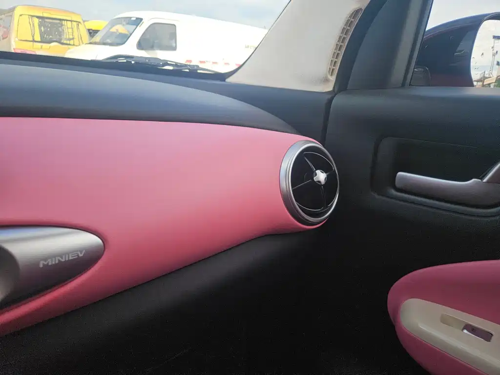 Wuling MINIEV — миниатюра 14