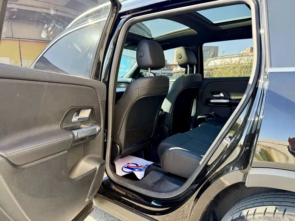 Mercedes-Benz GLB — миниатюра 7