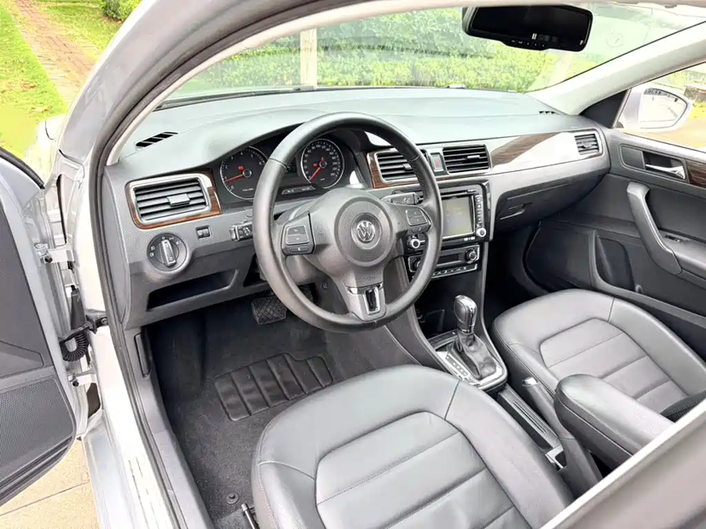 Volkswagen Santana — миниатюра 9