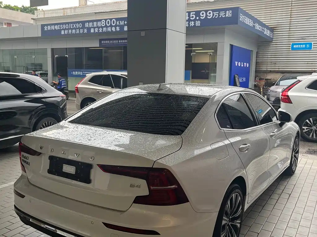 Volvo S60 2026 B4 Luxury