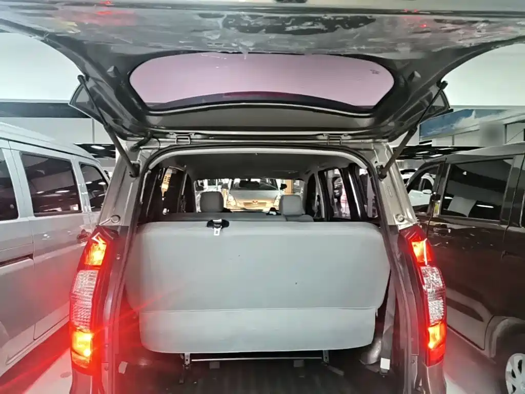 Wuling Hongguang — миниатюра 19