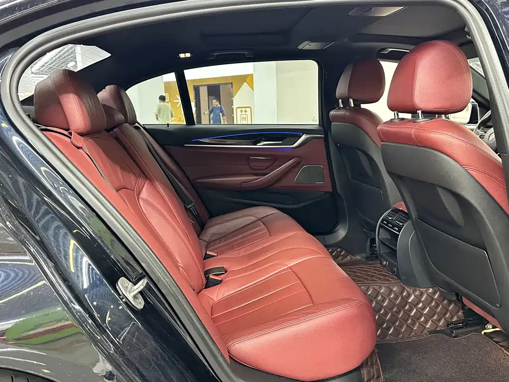 BMW 5 Series — миниатюра 10