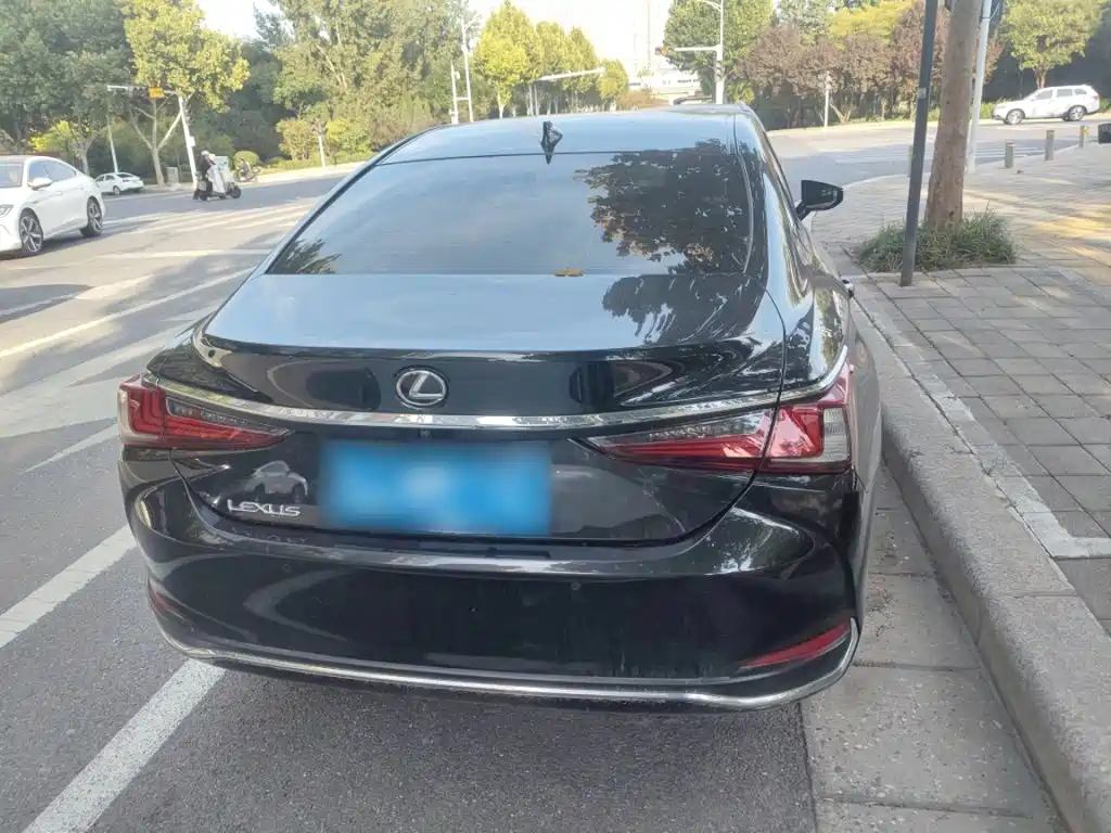Lexus ES — миниатюра 12