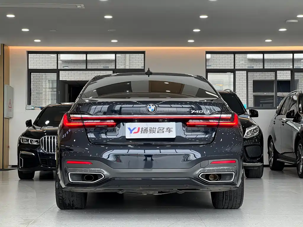 BMW 7 Series — миниатюра 4