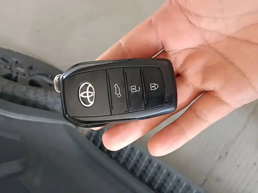 Toyota Land Cruiser Prado 2024 2.4T WX 6 мест