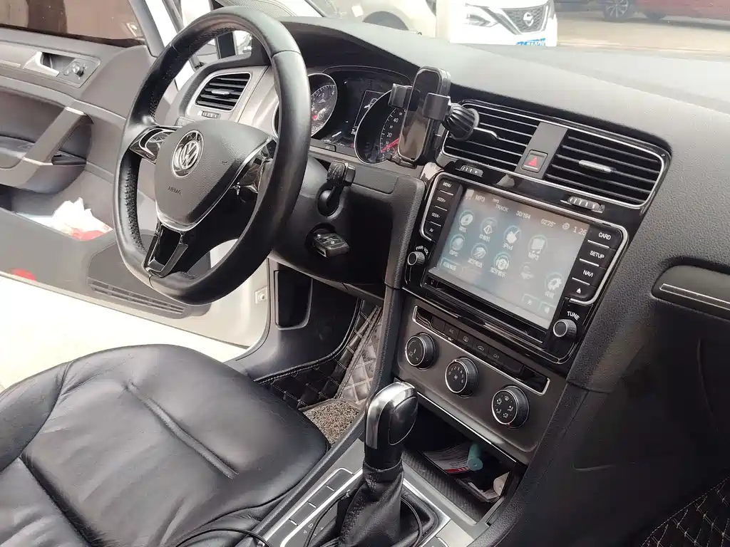 Volkswagen Golf — миниатюра 12