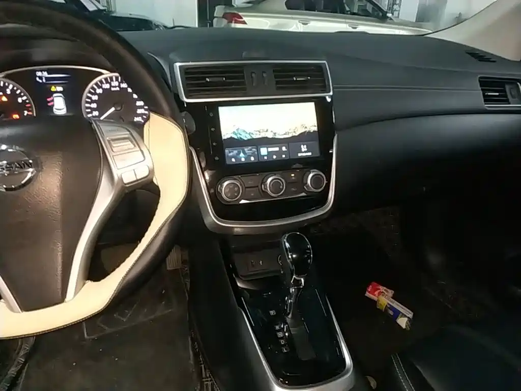 Nissan Tiida — миниатюра 13