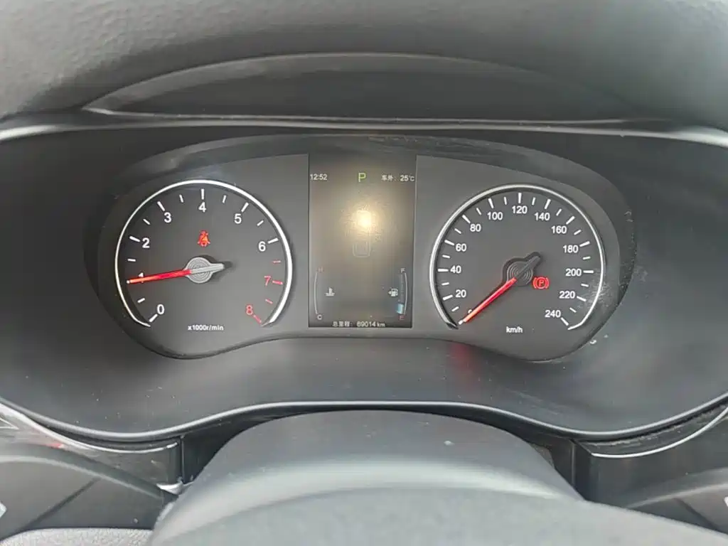 BYD MAX — миниатюра 8