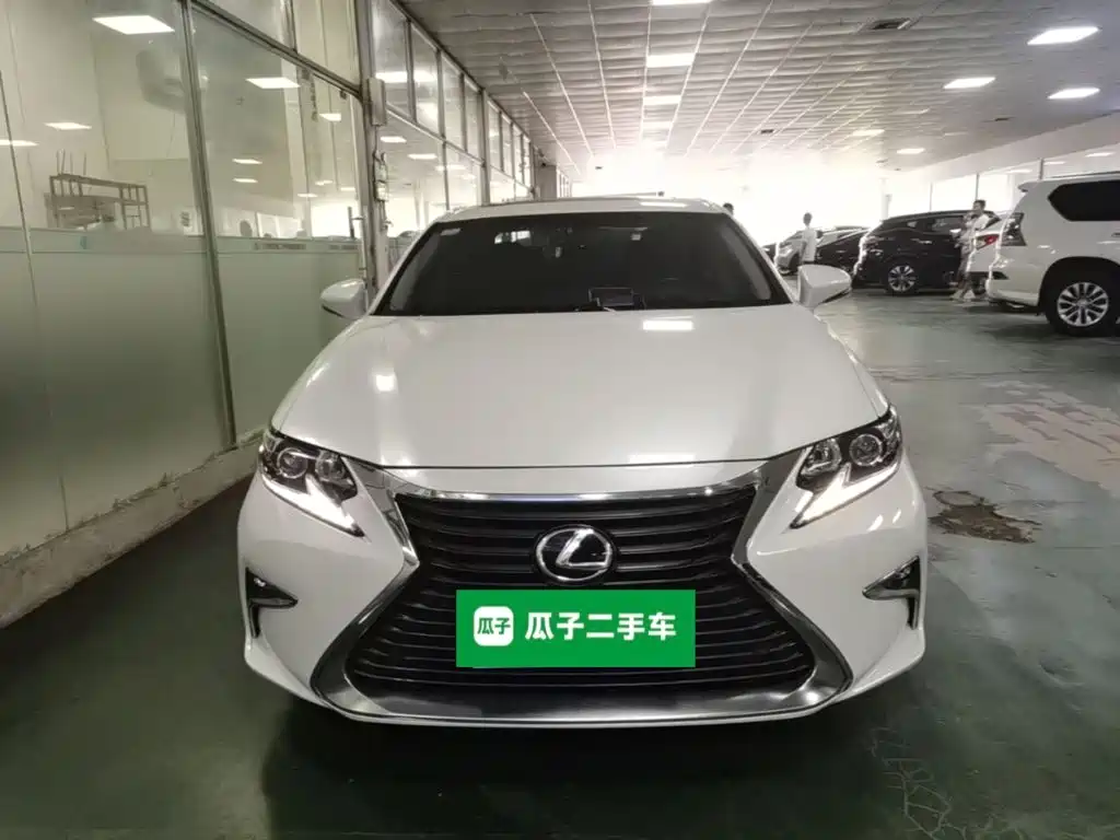 Lexus ES — миниатюра 3