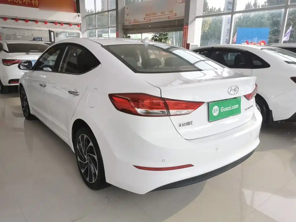 Hyundai Elantra — миниатюра 5