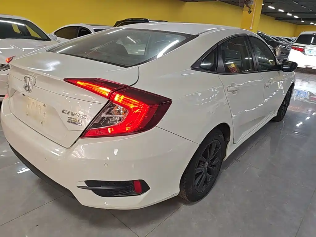Honda Civic — миниатюра 7