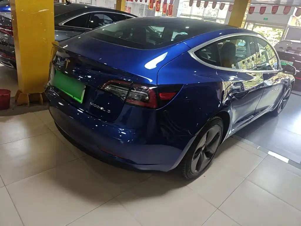 Tesla Model 3 — миниатюра 7