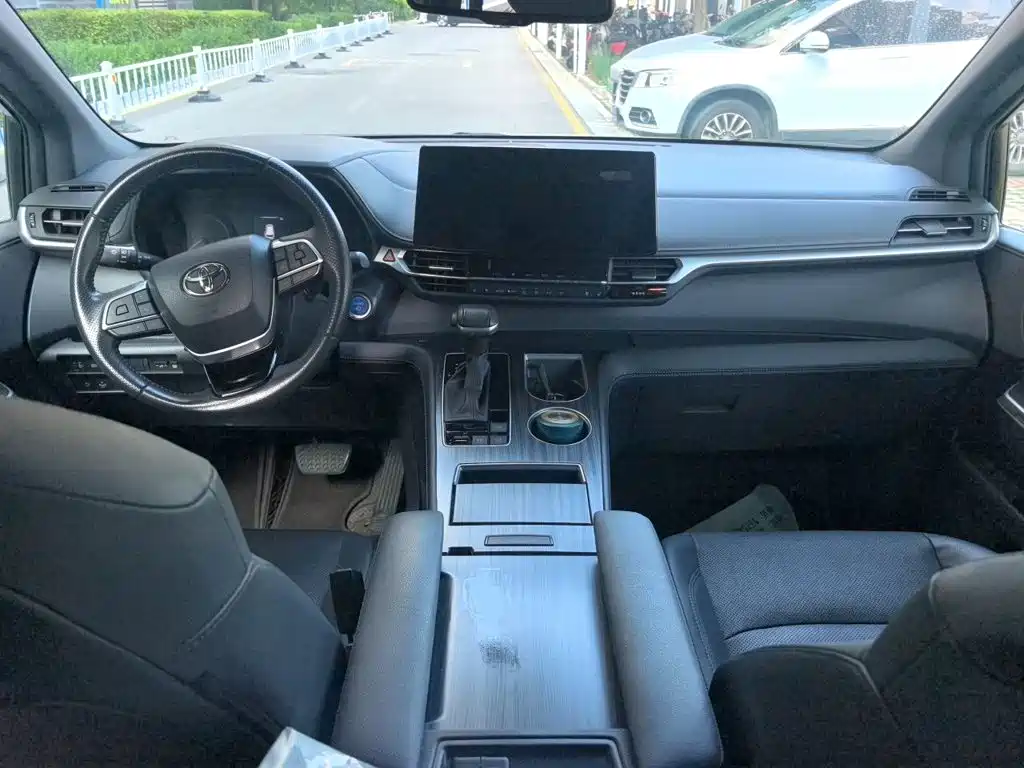Toyota Sienna — миниатюра 5