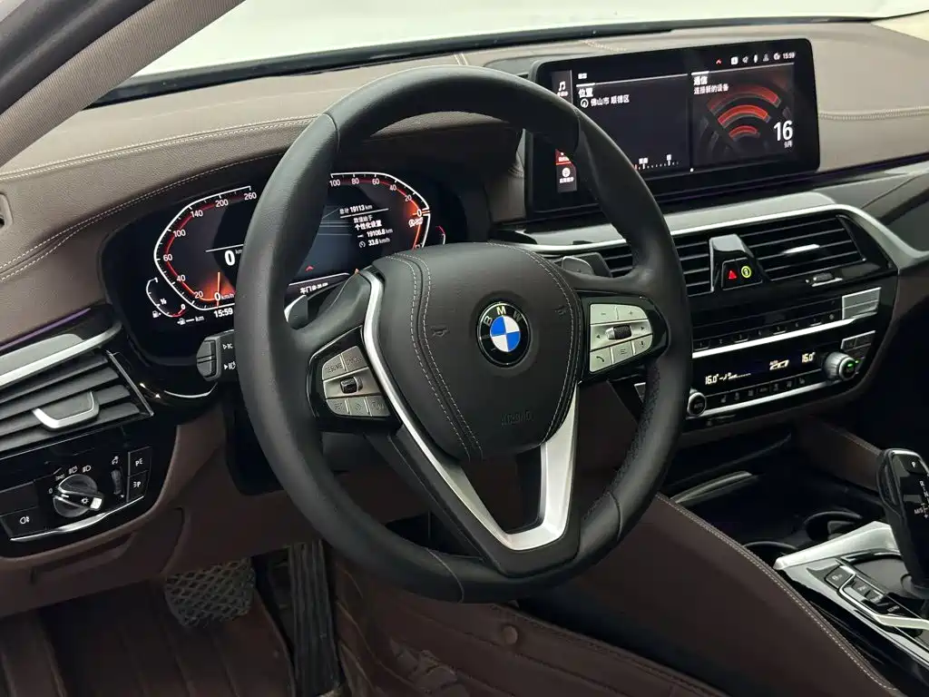 BMW 5 Series — миниатюра 10