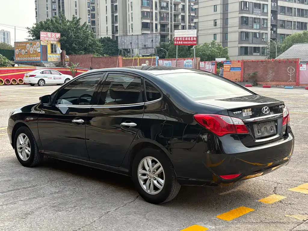 Hyundai Elantra — миниатюра 4