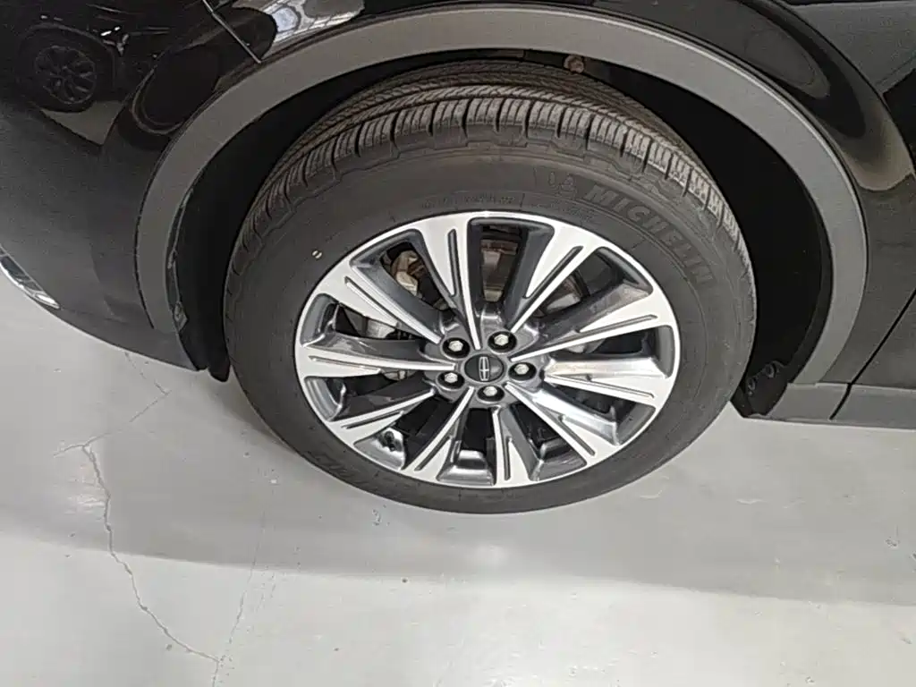 Lincoln Corsair — миниатюра 23