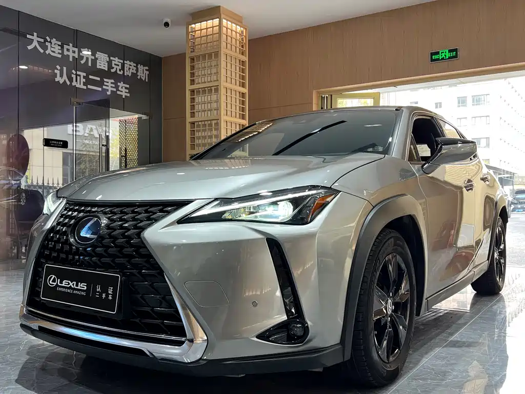 Lexus UX 2021
