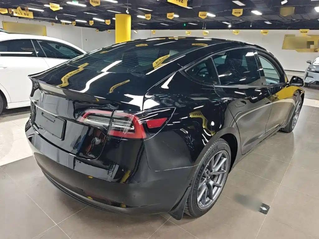 Tesla Model 3 — миниатюра 7