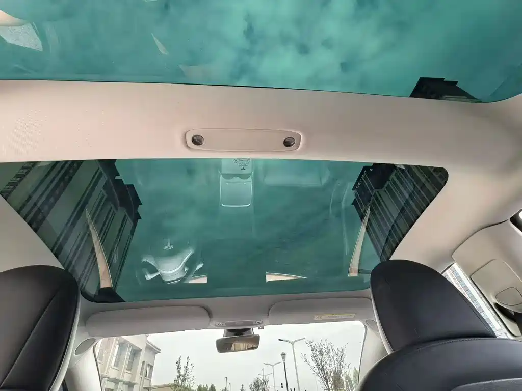 Tesla Model 3 — миниатюра 4