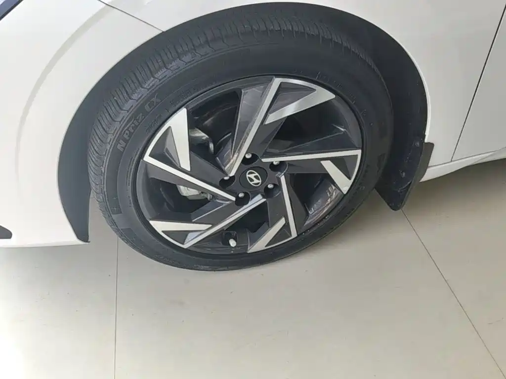 Hyundai Elantra — миниатюра 23