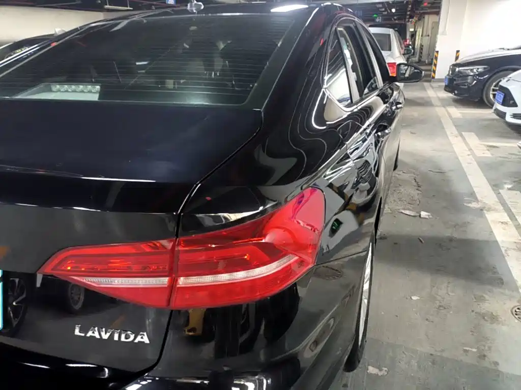 Volkswagen Lavida — миниатюра 8