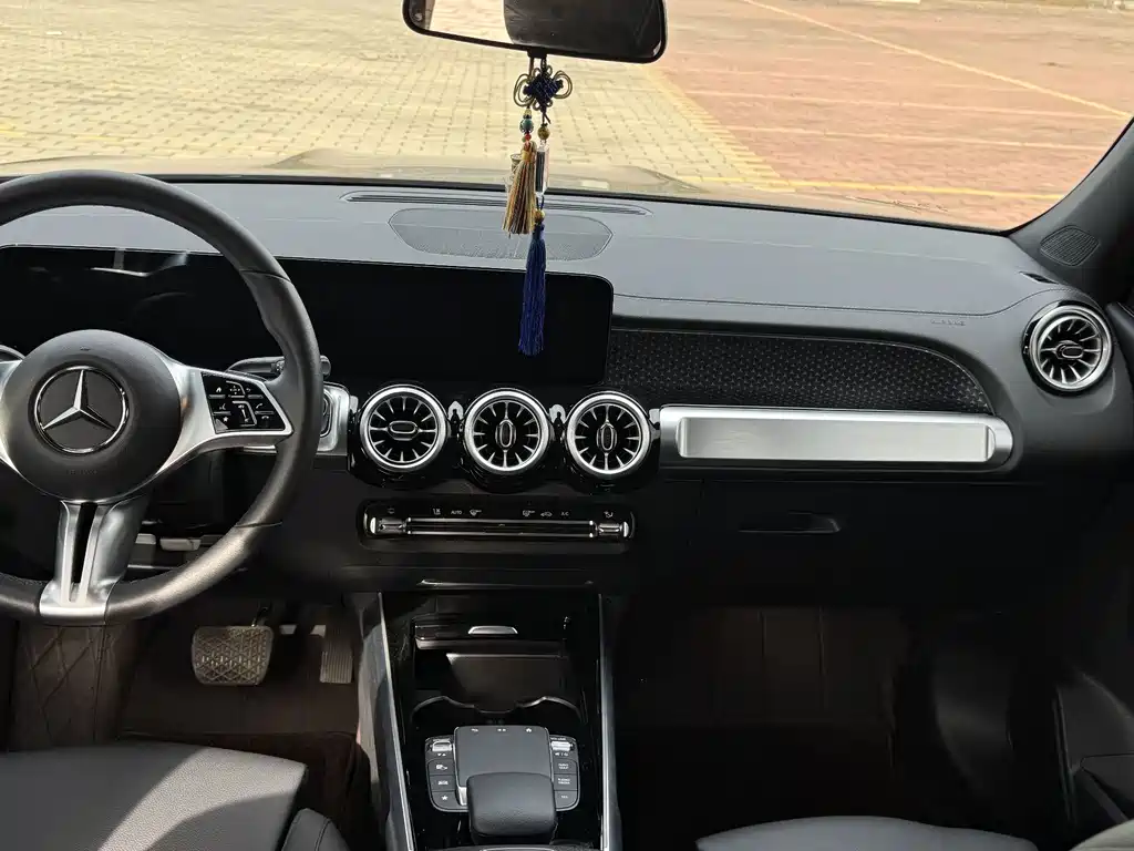 Mercedes-Benz GLB — миниатюра 8