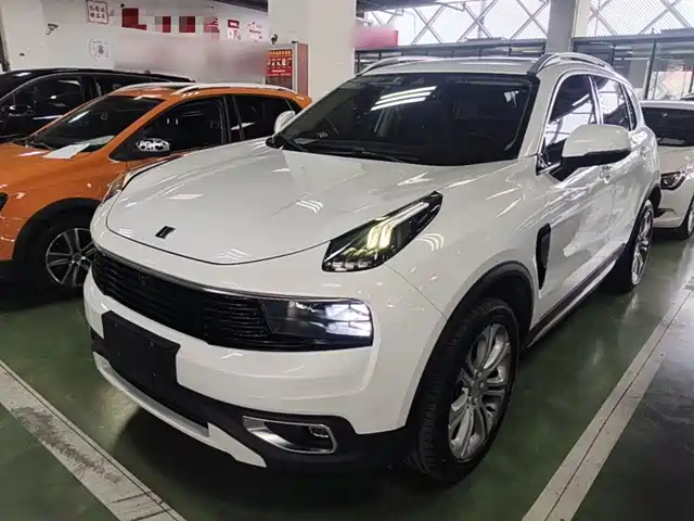 2020 Lynk & Co 01