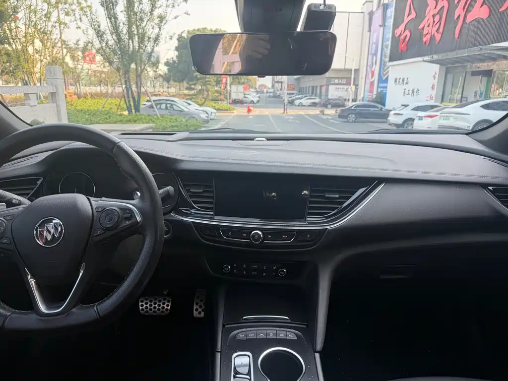 Buick Regal — миниатюра 12