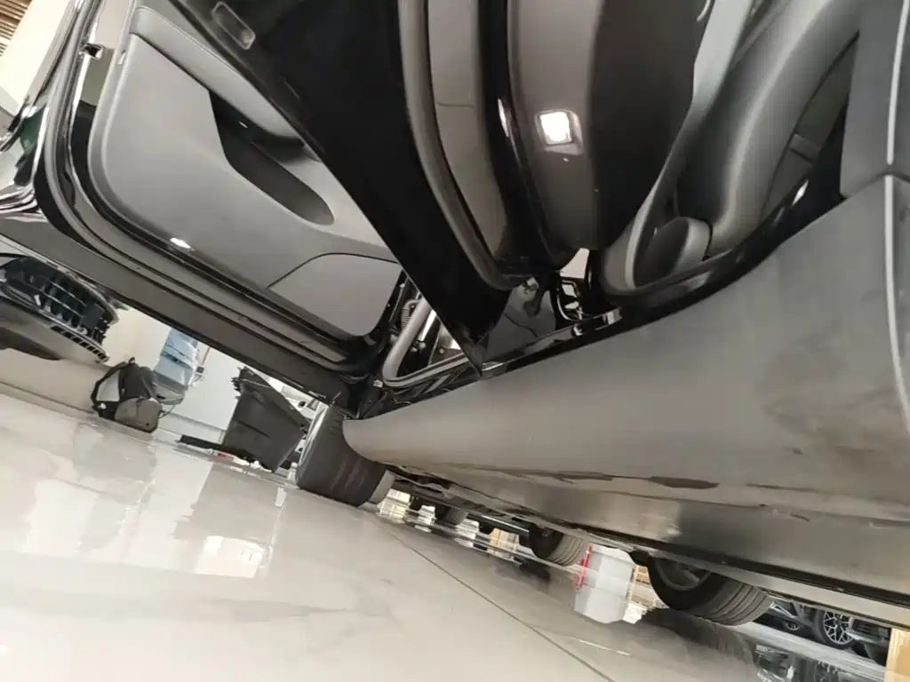 Tesla Model Y — миниатюра 22