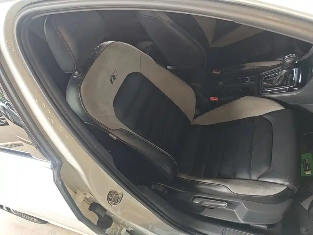 Volkswagen Golf — миниатюра 25