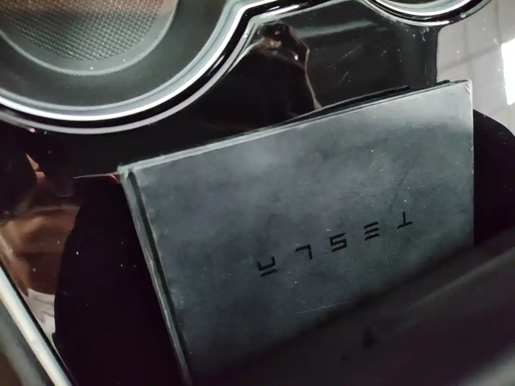 Tesla Model 3 — миниатюра 9