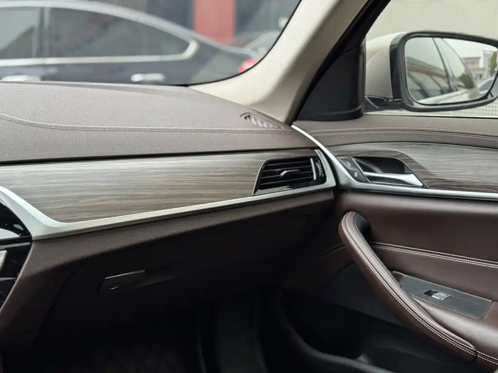 BMW 5 Series — миниатюра 23