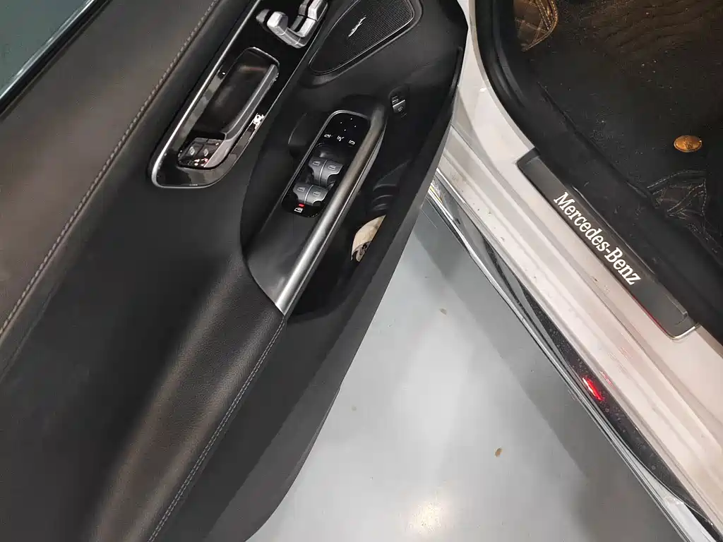 Mercedes-Benz C-Class — миниатюра 4
