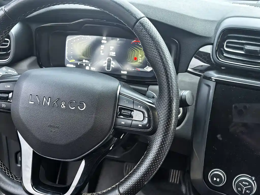 Lynk & Co 03 — миниатюра 13