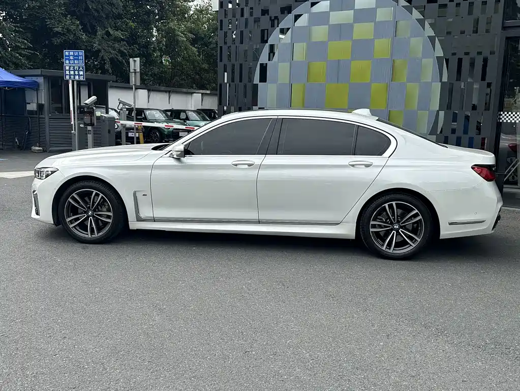 BMW 7 SERIES