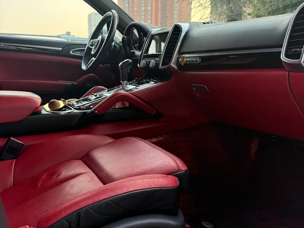 Porsche Cayenne — миниатюра 15