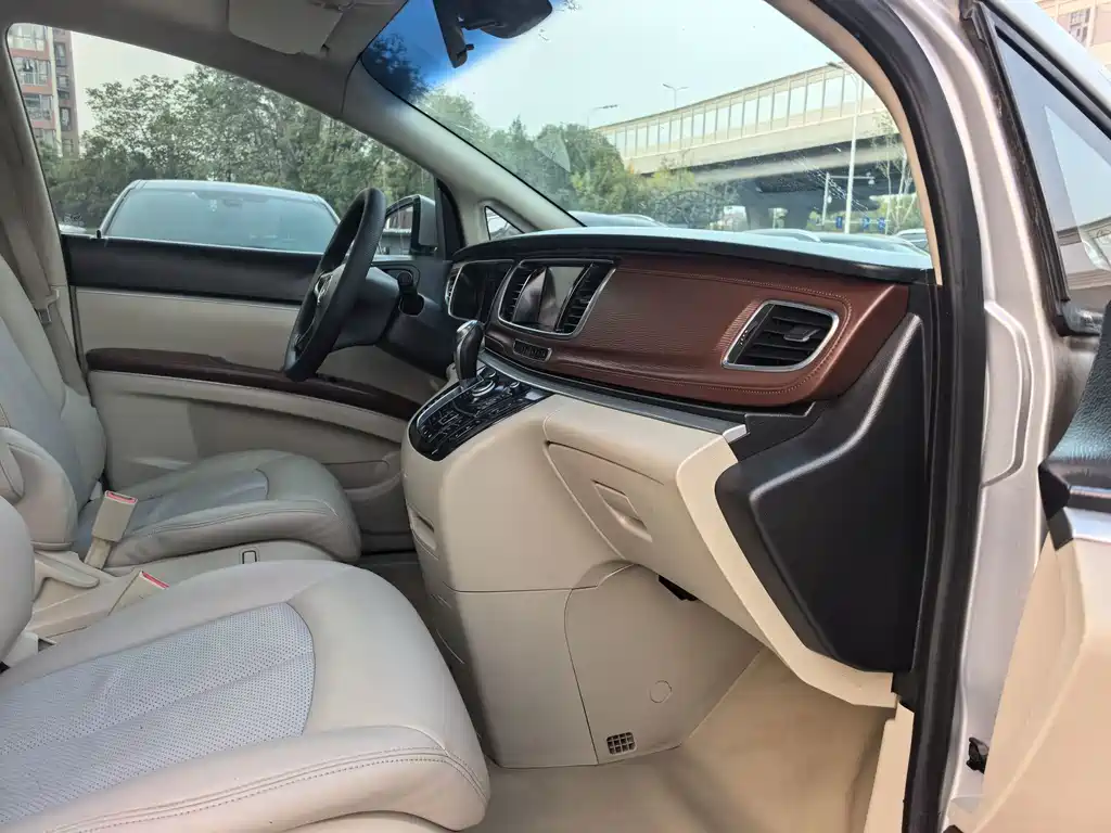Buick GL8 — миниатюра 7