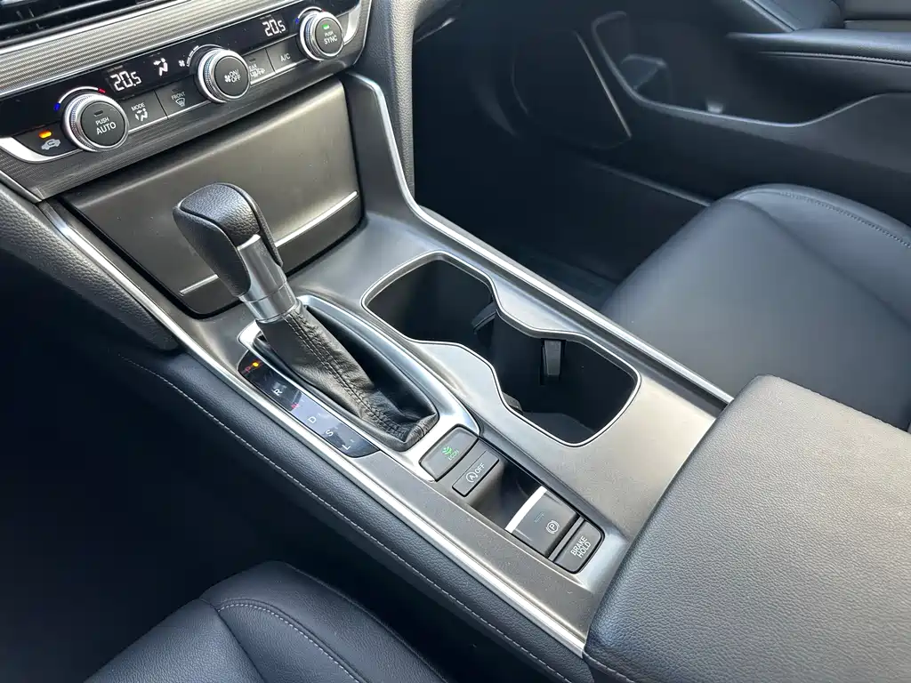 Honda Accord — миниатюра 8