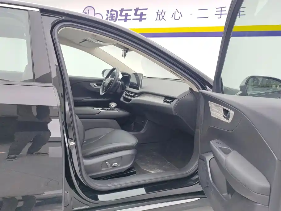 Hongqi Hongqi E-QM5 — миниатюра 8