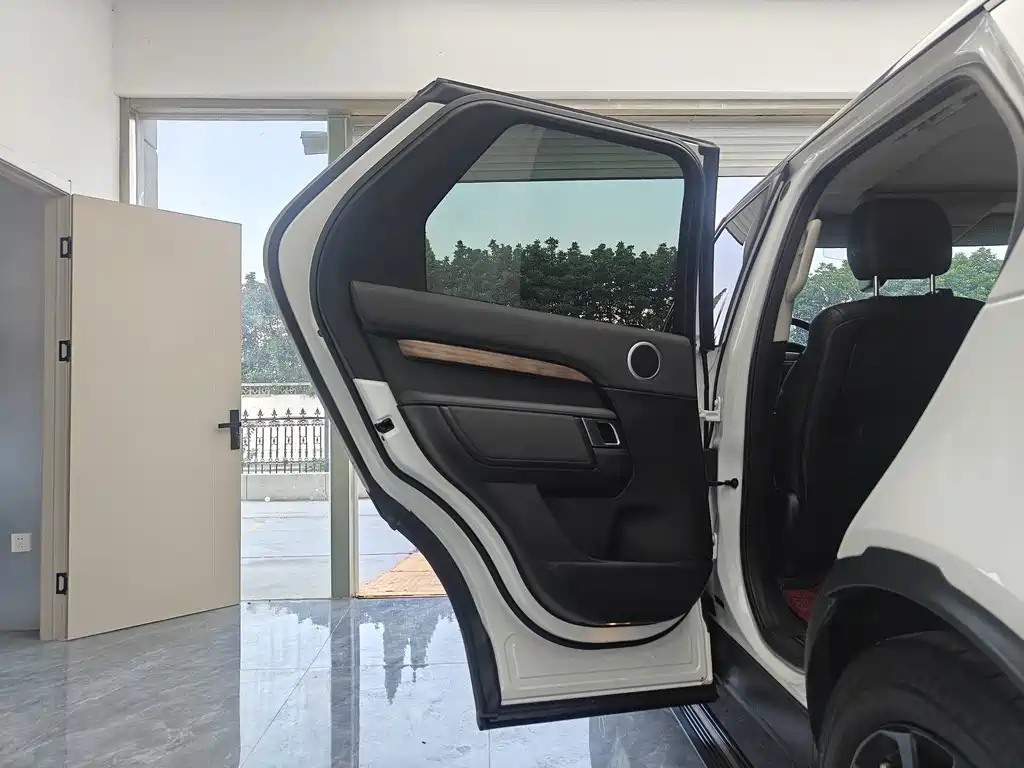 Land Rover Discovery — миниатюра 10