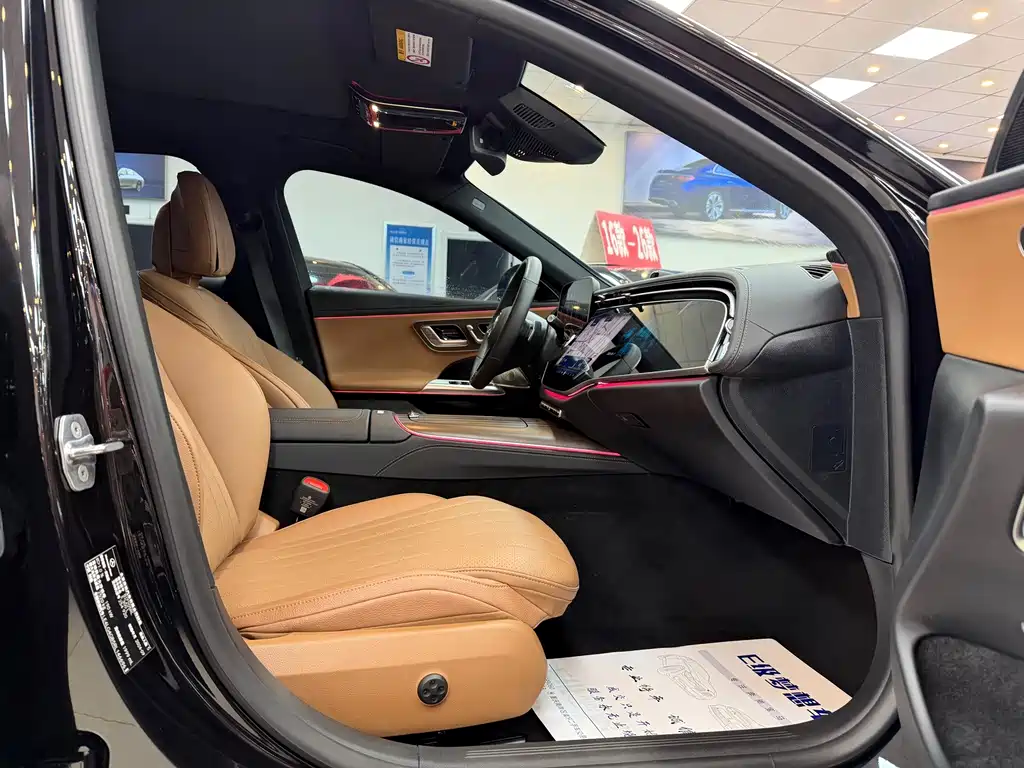 Mercedes-Benz E-Class — миниатюра 12