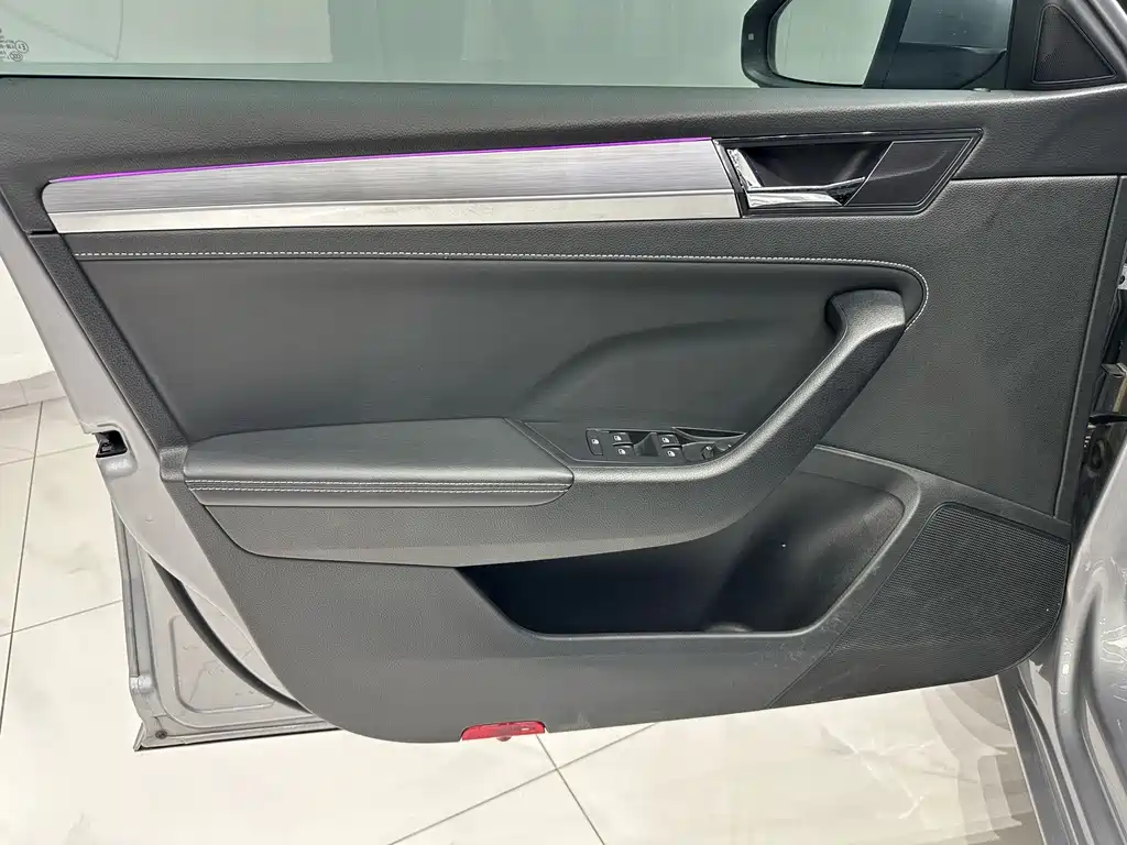 Skoda Superb — миниатюра 8
