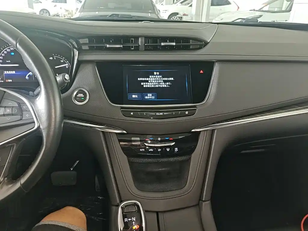 Cadillac XT5 — миниатюра 13
