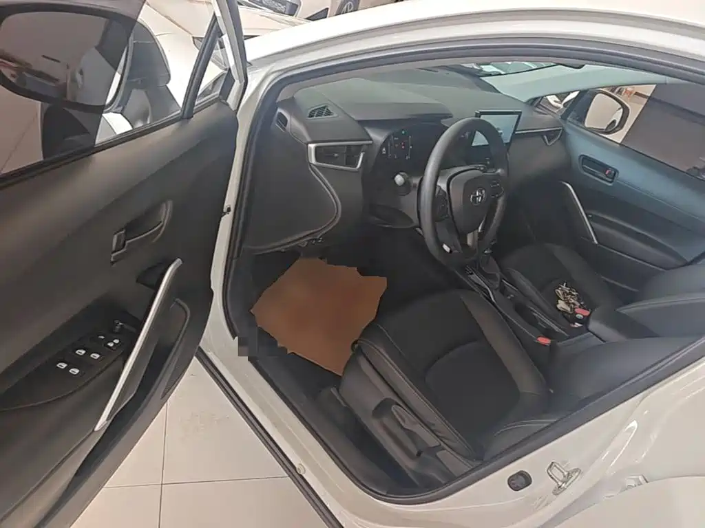 Toyota Corolla Cross — миниатюра 16