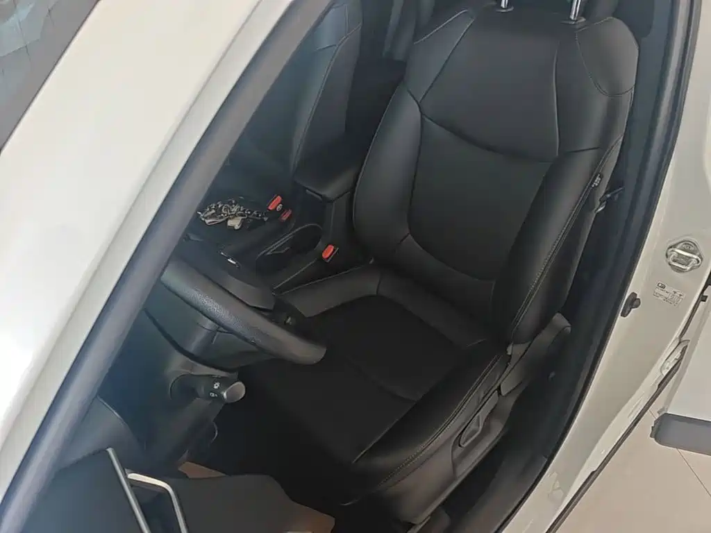 Toyota Corolla Cross — миниатюра 15