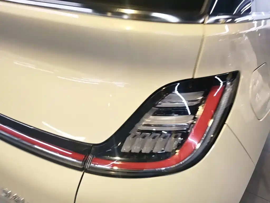 Baojun Yunduo — миниатюра 8