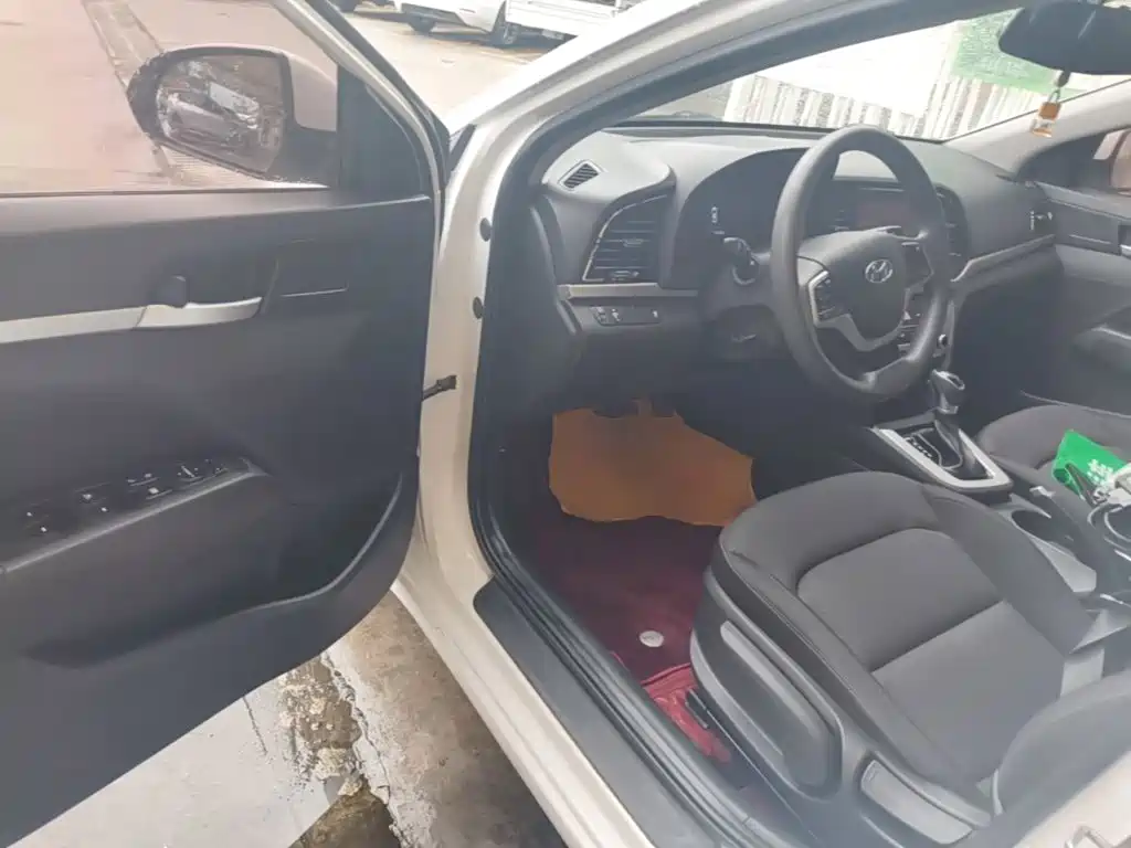 Hyundai Elantra — миниатюра 16