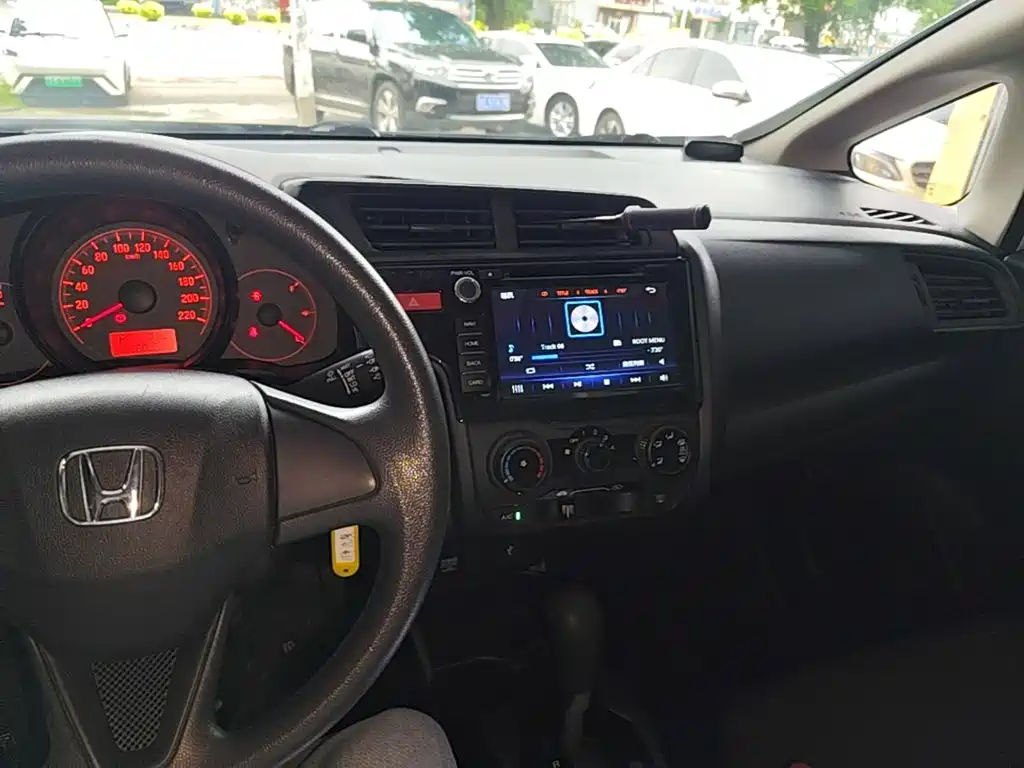 Honda Fit — миниатюра 10